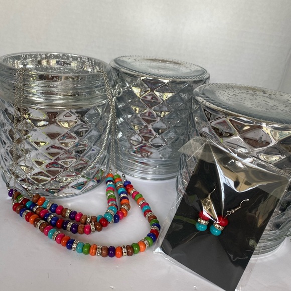 Colorful Bead and crystal necklace and earring set - Picture 4 of 4